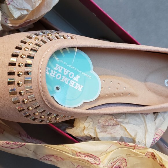 So. Girls ballet flat with cut outs and jeweled front.  Color is blush Size 2 - Picture 2 of 7